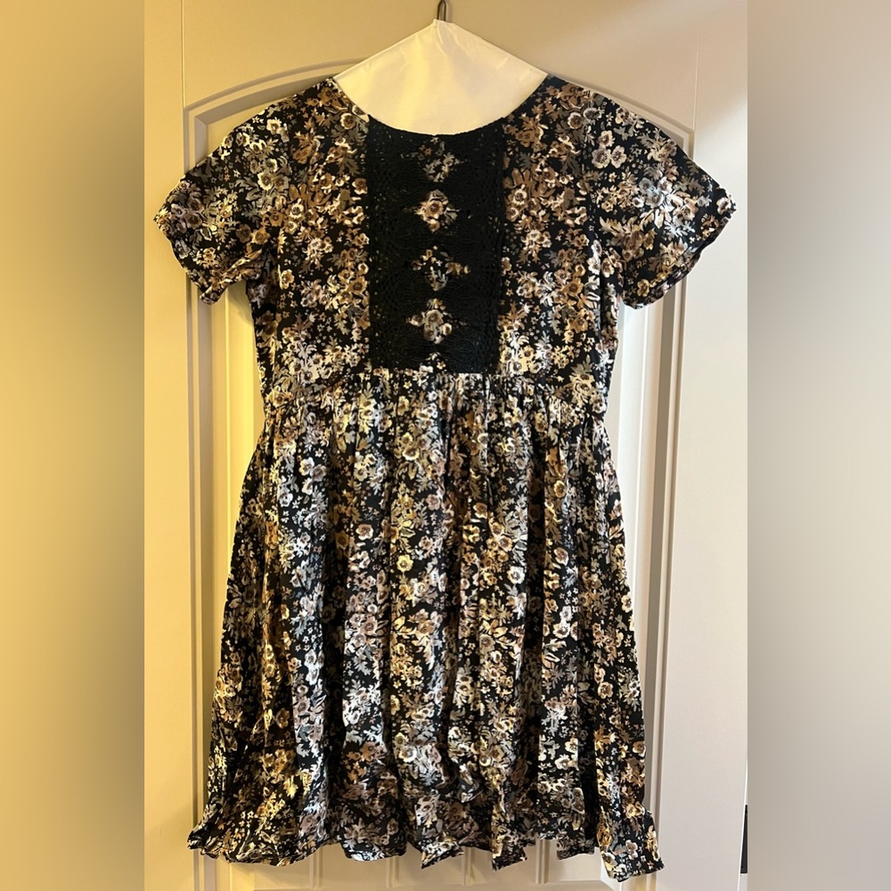EUC Girls size 10, Joyfolie, Floral Short Sleeve Dress